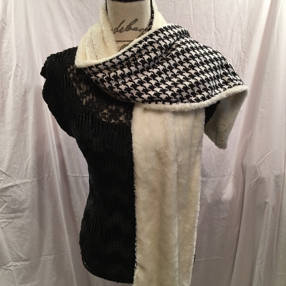 Houndstooth Scarf - Picture 4 of 8